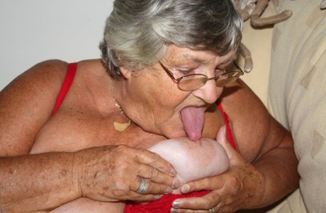 mature cum mouth art naked pic