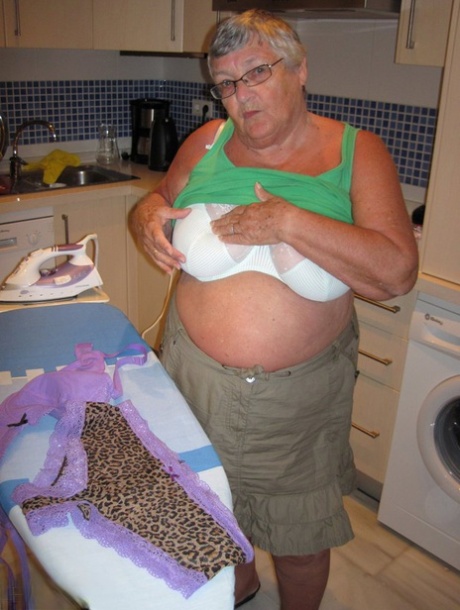 hairy bbw granny use toy sexy xxx archive