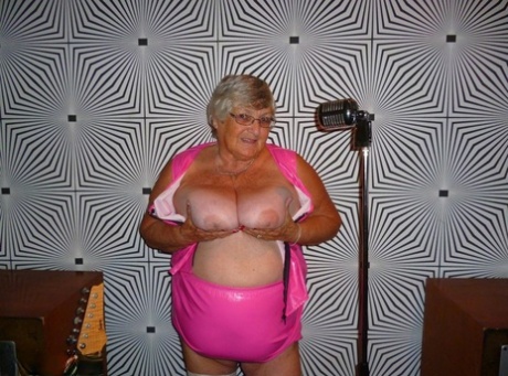 yanks granny naked photo