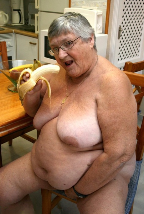 old looking women naked img