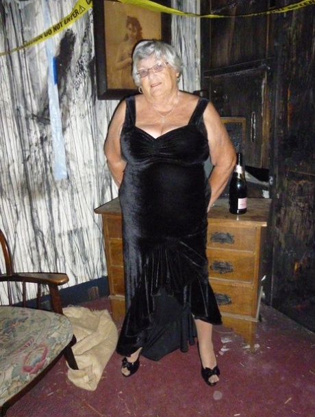 old women big fat cleavage erotic photo