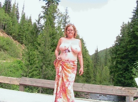 savvy granny free nude pictures