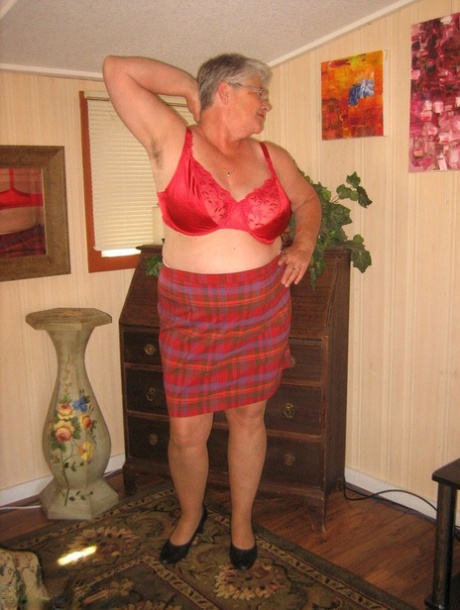 plump granny handjob xxx photos