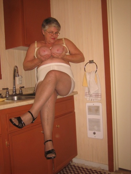 ssbbw granny underwear ass nudes pics