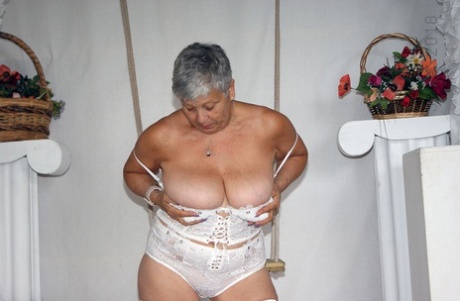 granny shrug patroon beautiful nude img