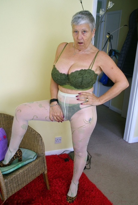 mature hot mom nice images