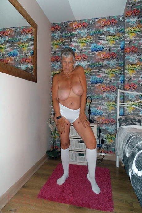 mature bush nudes archive