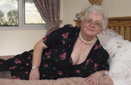 huge cleavage granny art xxx image