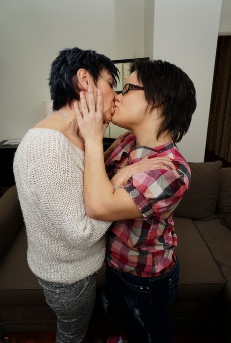 uncensored japanese granny lesbians sexy naked gallery