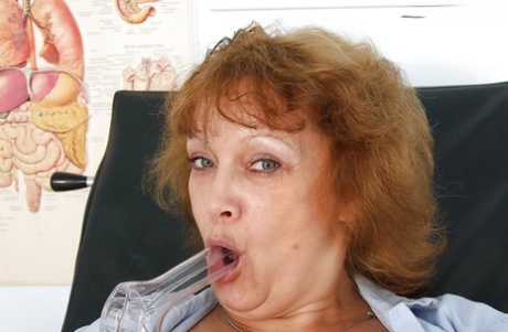 amateur bbw granny fucked facing camera nude image