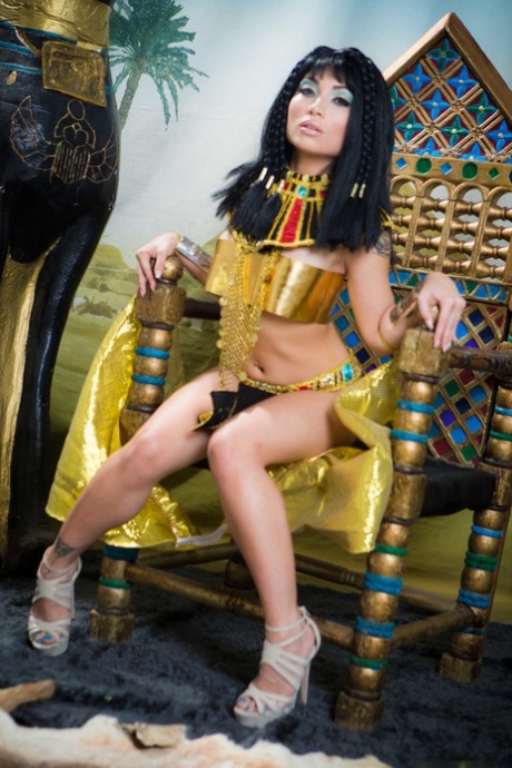 Cleopatra model pretty galleries